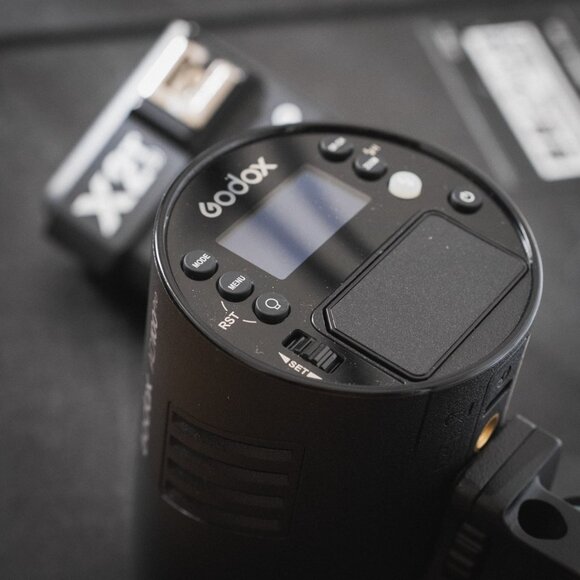 Godox AD100 Pro Flash and Trigger - Picture 2 of 4